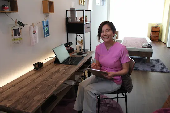 カウンセリングするオーナー写真